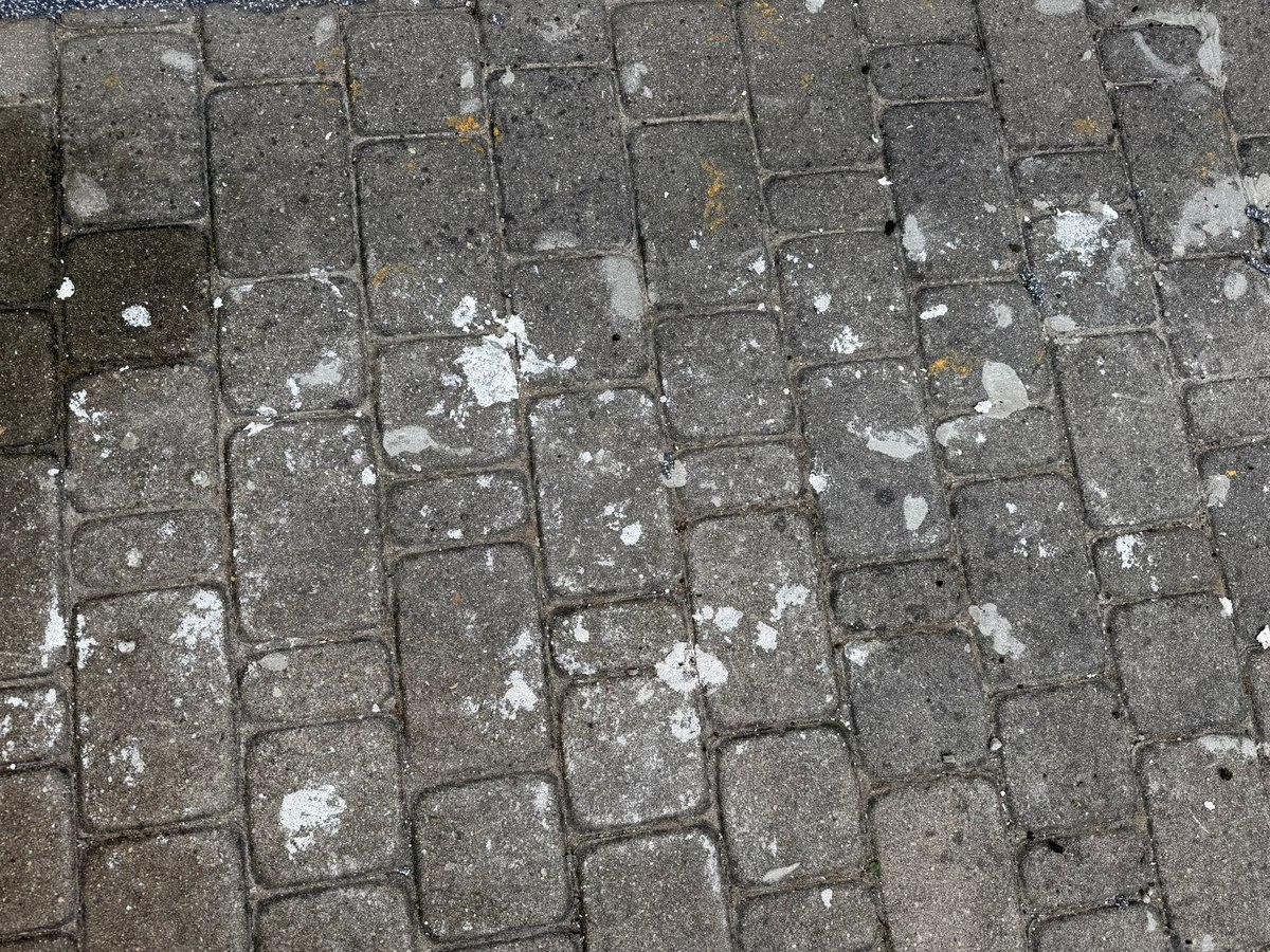 Kostka brukowa przed myciem